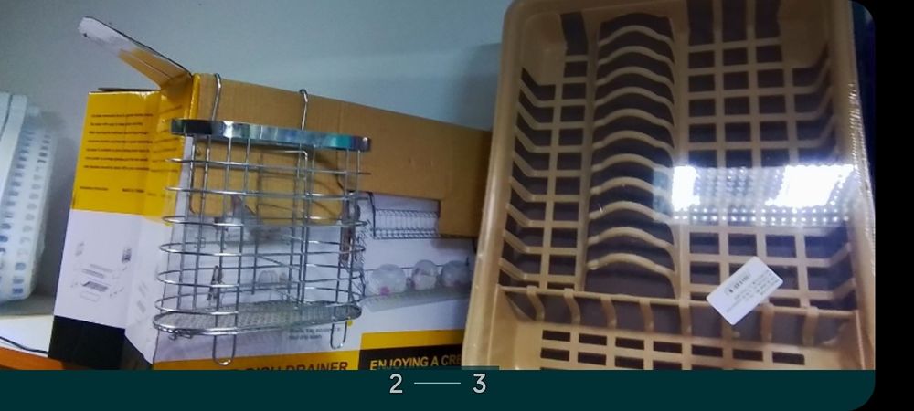 Uscătoare vase plastic simplu 20 lei, etajat plastic50, inox 75.