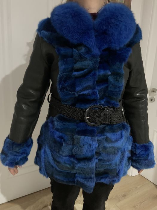 Haină de piele și blană de vulpe
