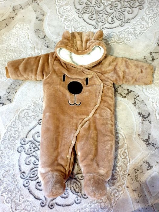 Продам очень мягкий и теплый комбинезон мишка