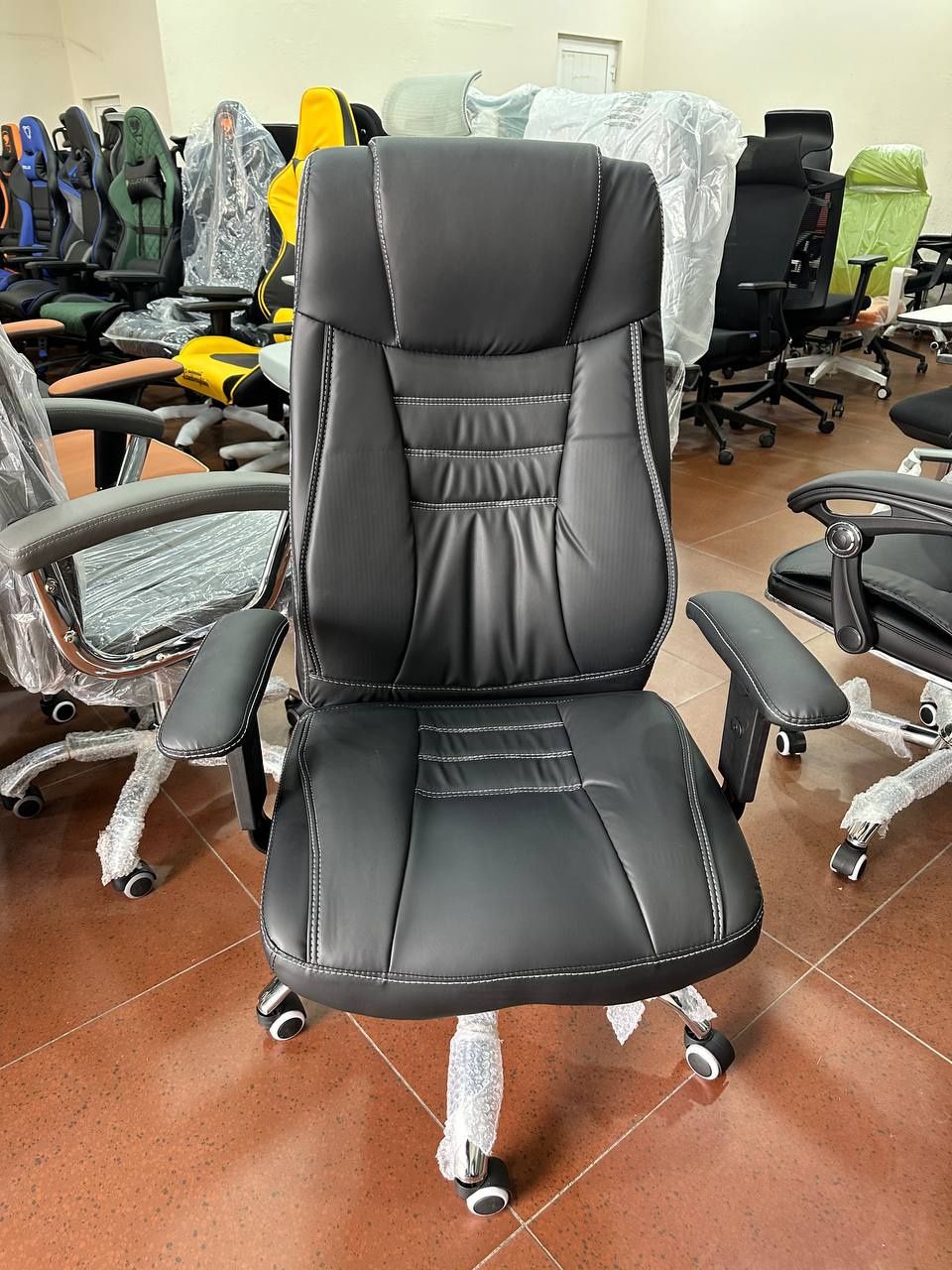 Офисное кресло model S065