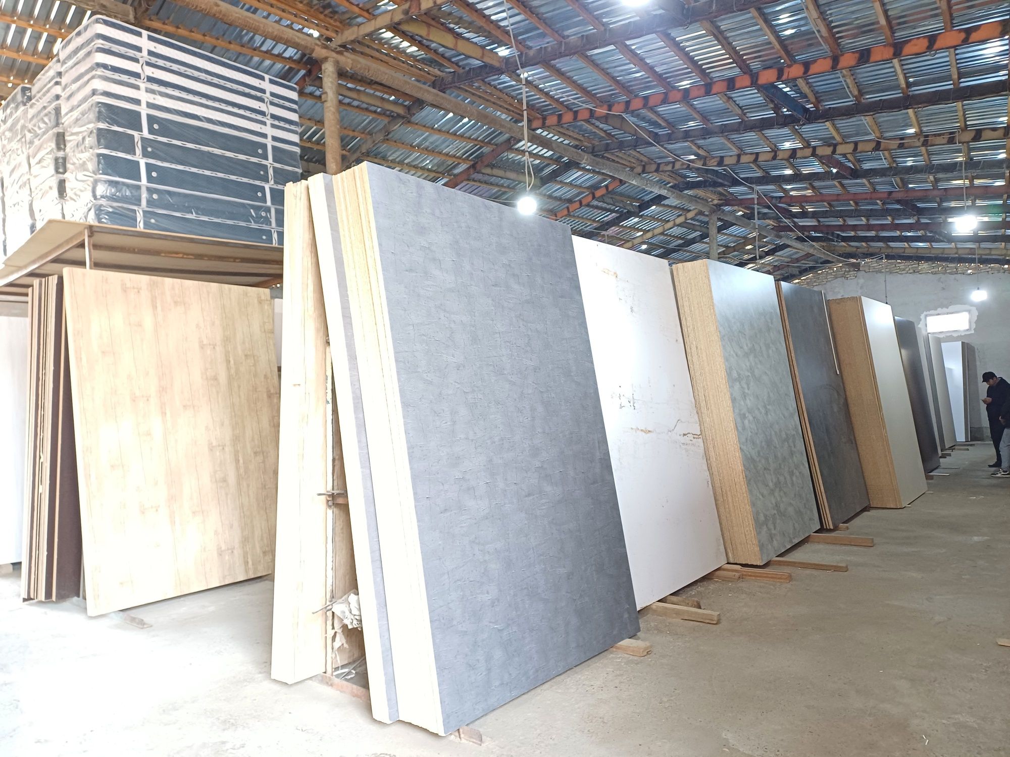 Laminat.Akril.stol.matras.argalit.pvx kley