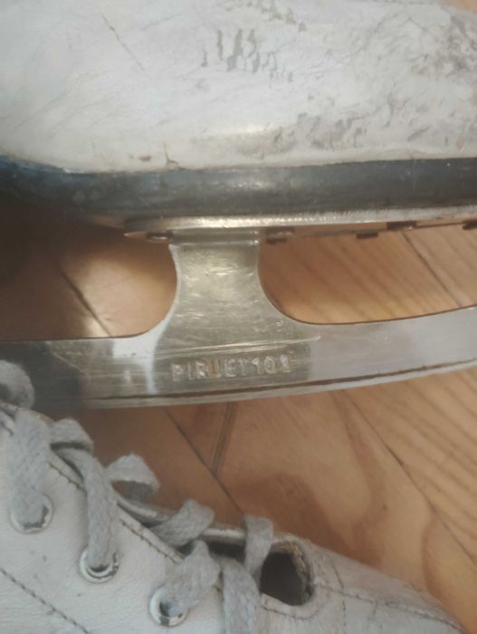 Кънки за фигурно пързаляне