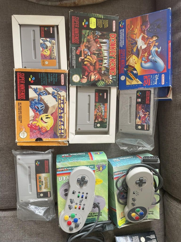 Vând super Nintendo snes in cutie si aceesori și casete