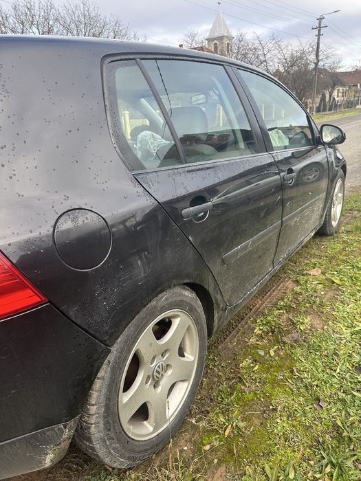 Golf 5 pentru piese sau reparat