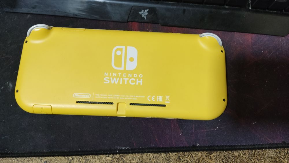 Switch lite в отличном состоянии с кучей игр