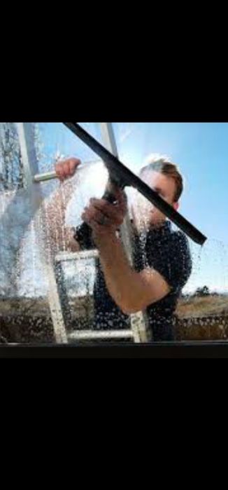 Servicii de spalat geamuri