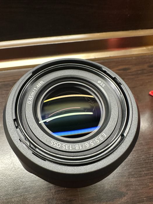 Sony E 18-135mm f / 3.5-5.6 OSS