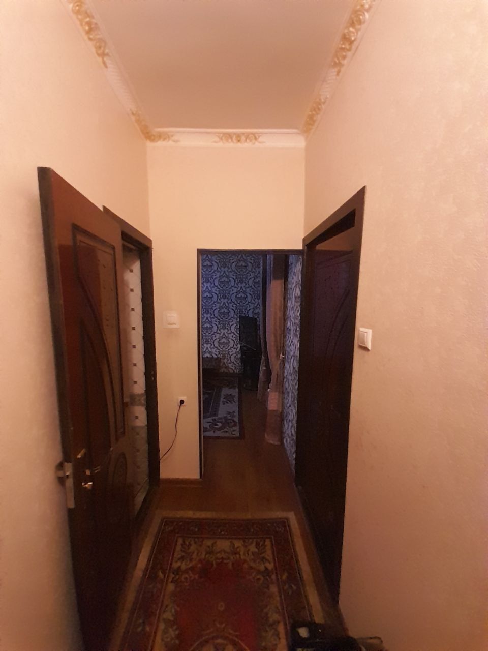Квартира сотилади чилонзор 19 да 3 хона маклерларсиз