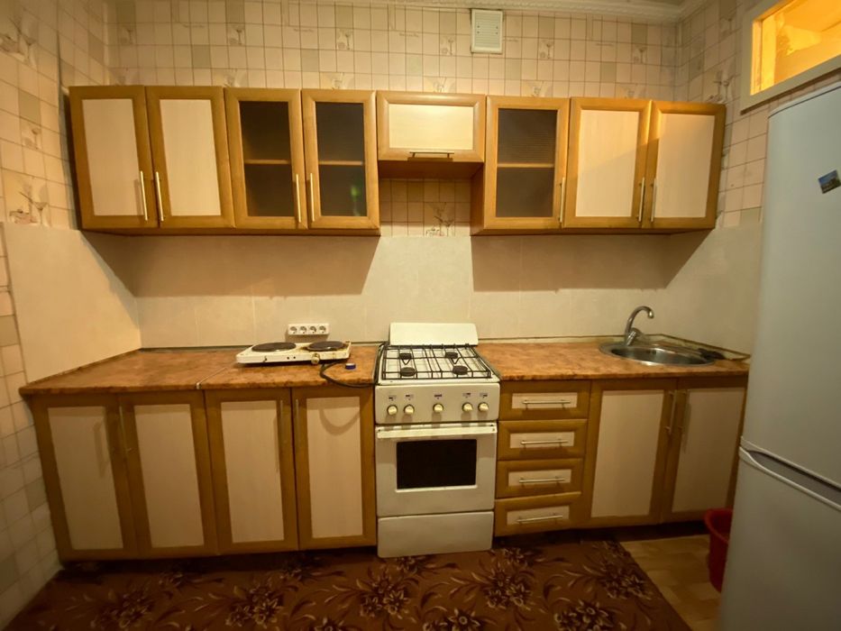 Продается кровать и кухонный гарнитур