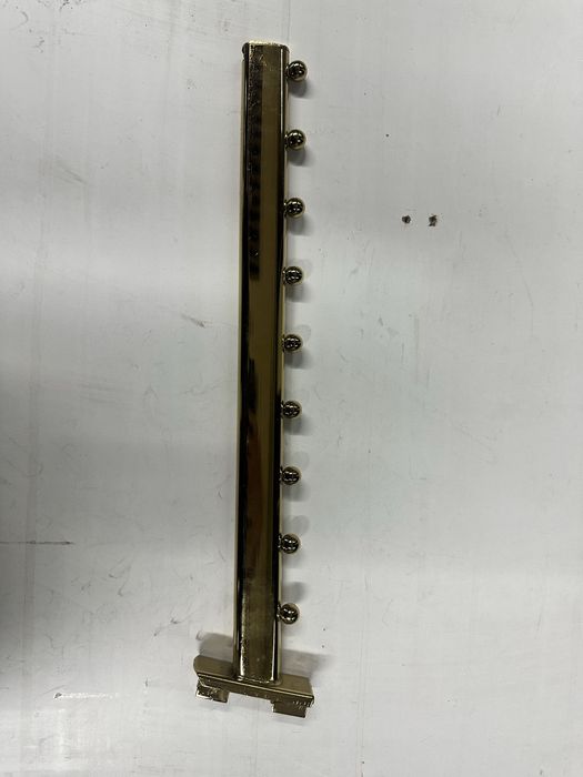 Veshalkalar sotiladi bu