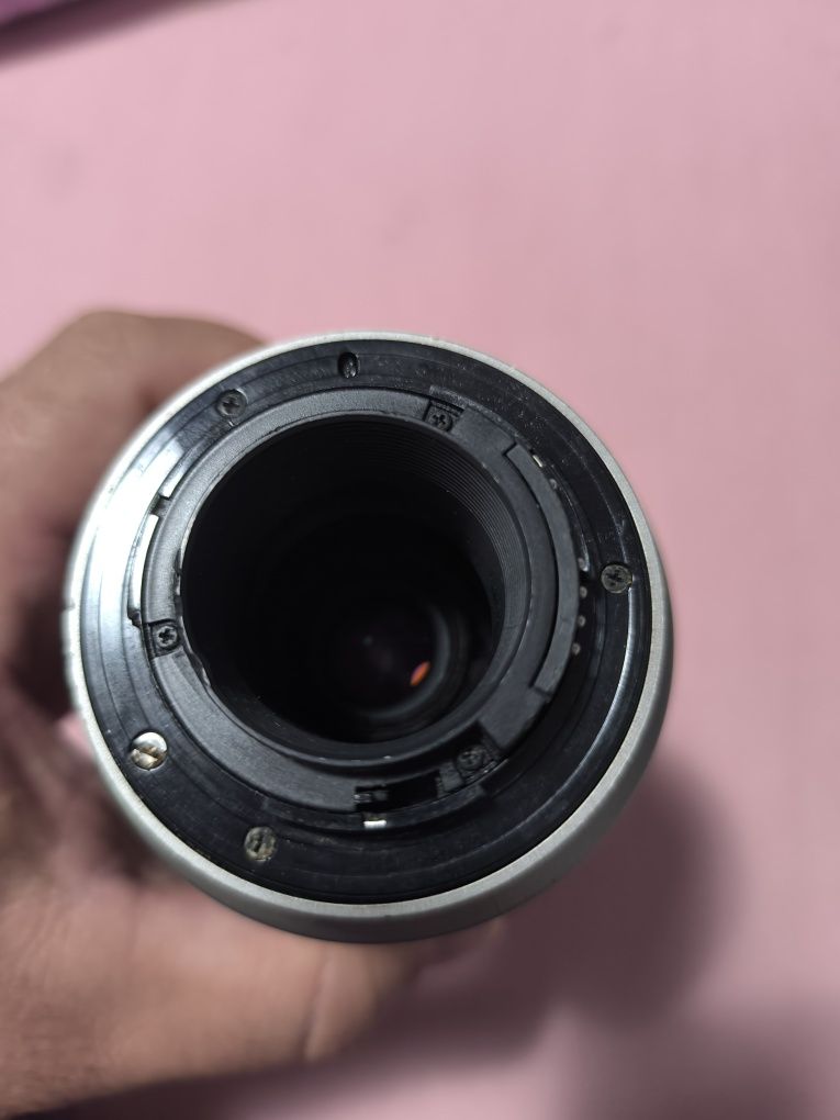 Nikon AF Nikkor 70-300mm f/4-5.6 G Zoom  Lens