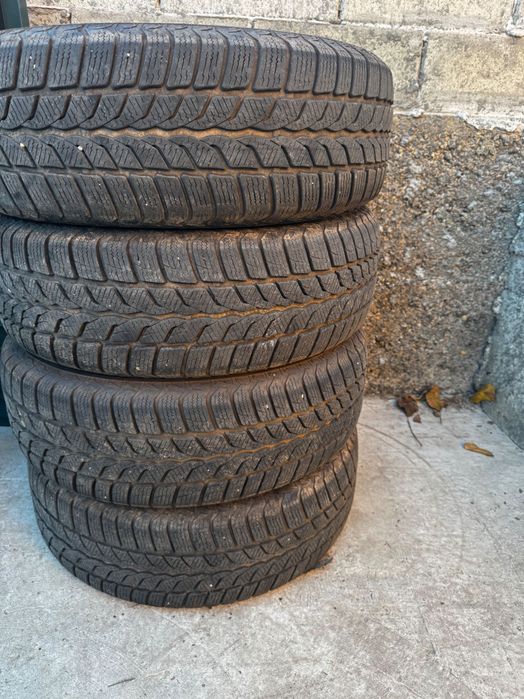 Зимни гуми 215/65/16