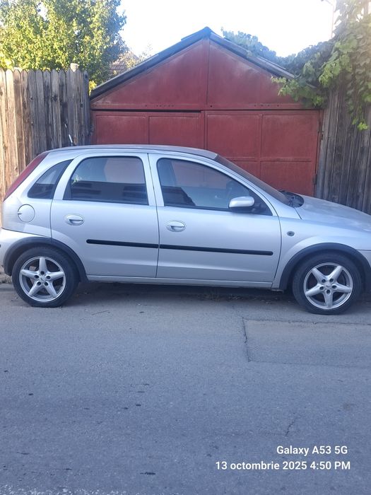 Vând Corsa 1.7 C