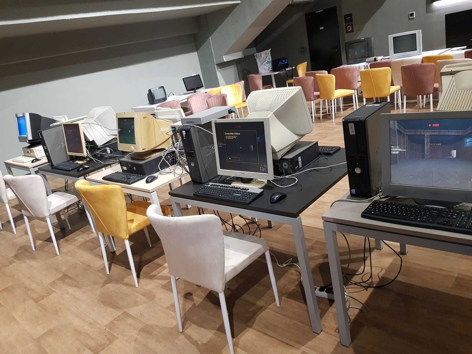 Organizare Evenimente 80s Retro Vintage Setup Video LAN Party Gaming