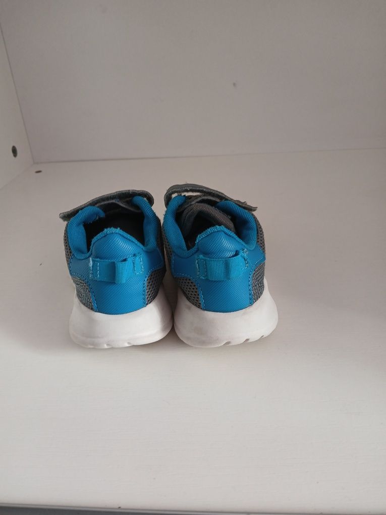 Маратонки adidas 25 номер