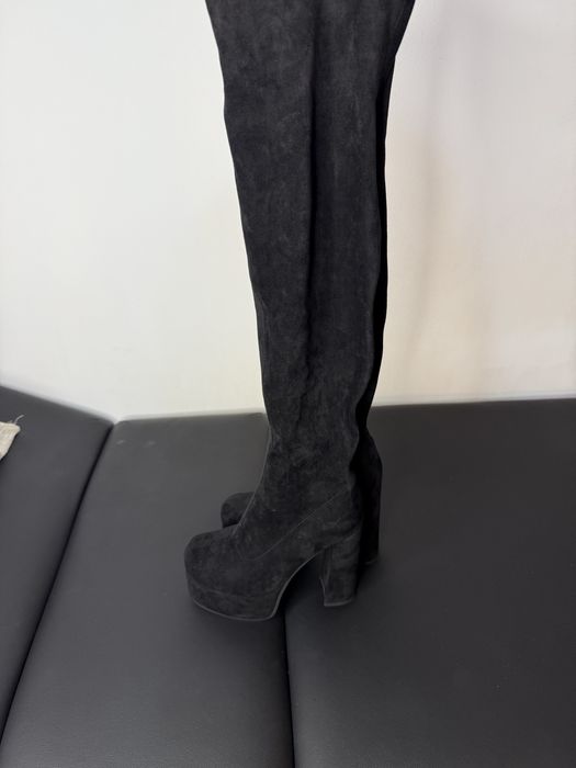 Vand o pereche de tocuri