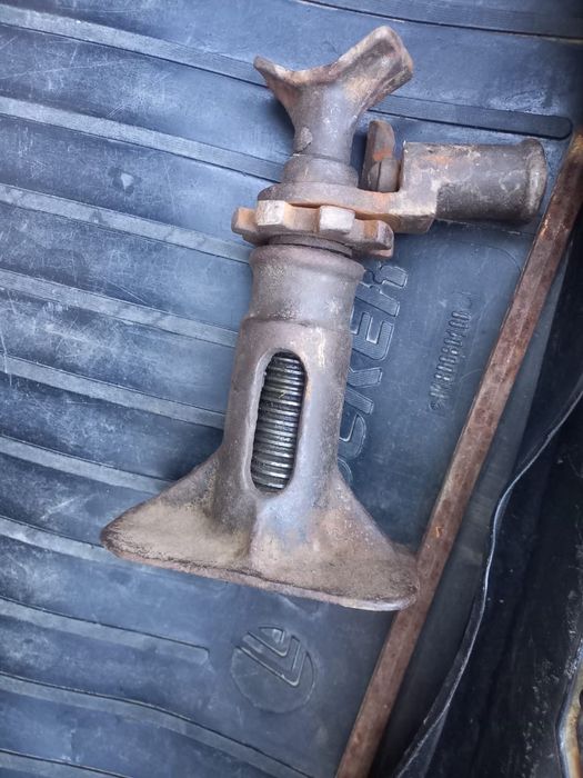 Домкрат, стропа, стартер