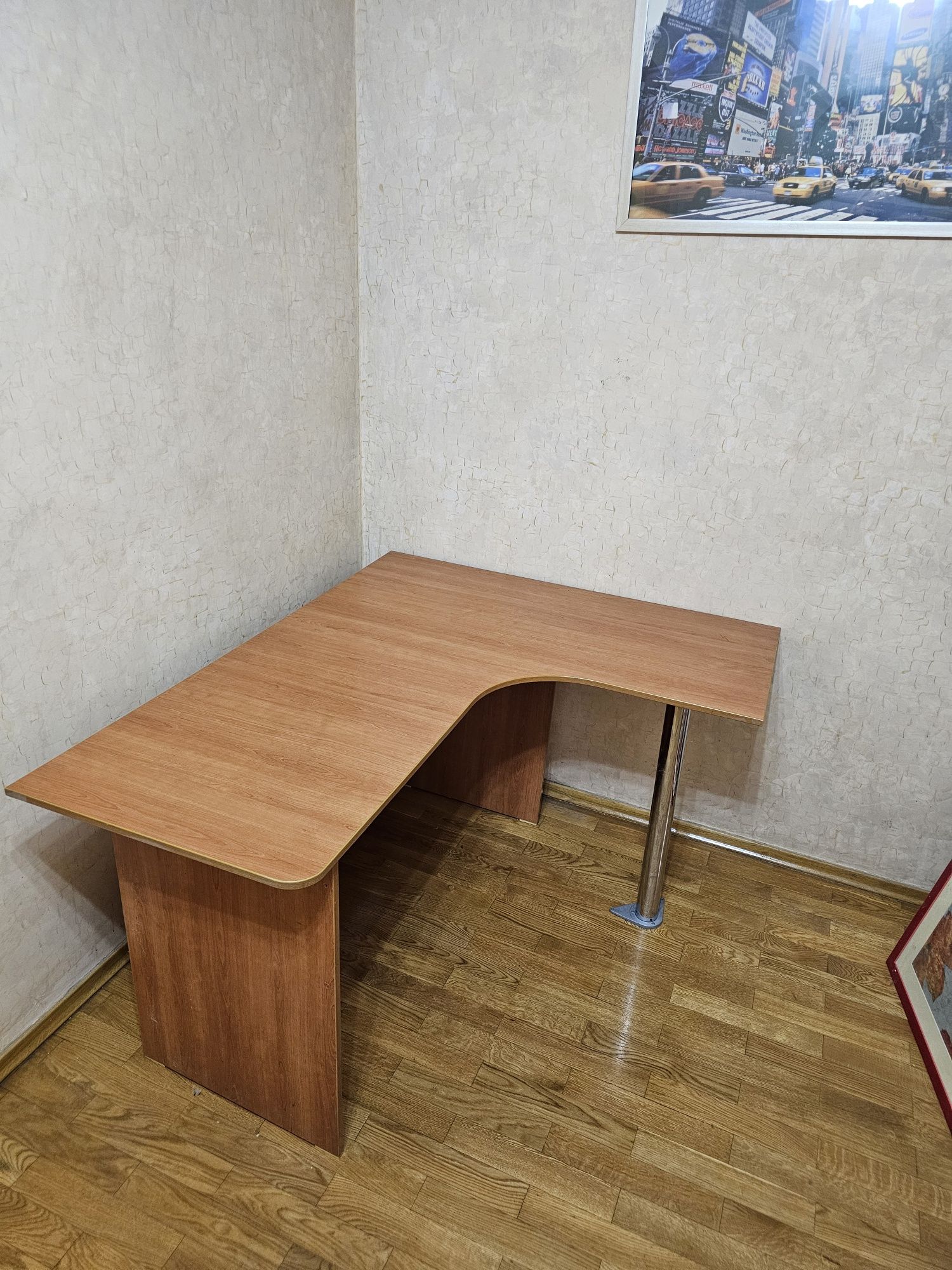 Стол угловой компьтерный письменный й