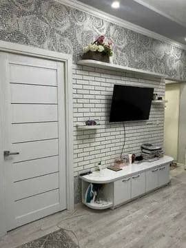 Срочно продаётся 1 ком. С мебелью и техникой. Чиланзар