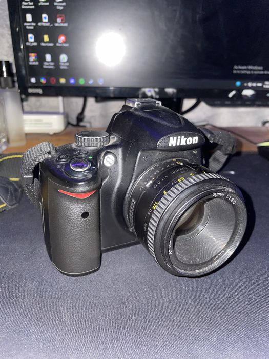 Nikon D5000 + Nikon AF Nikkor 50mm 1.8 D + Nikon 18-55mm 3.5-5.6 G