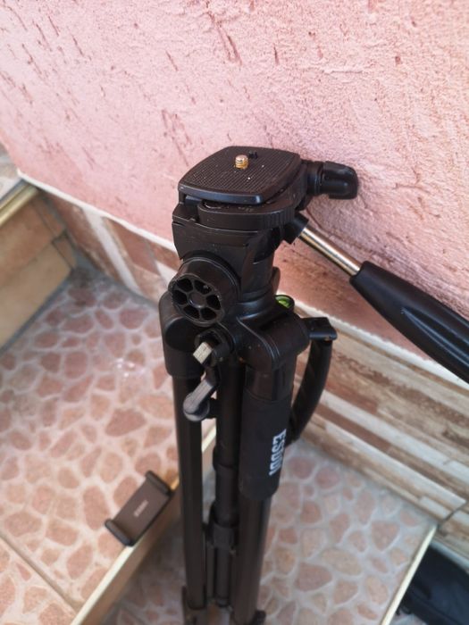 Професионален статив ESDDI – стабилен, здрав и удобен за работа