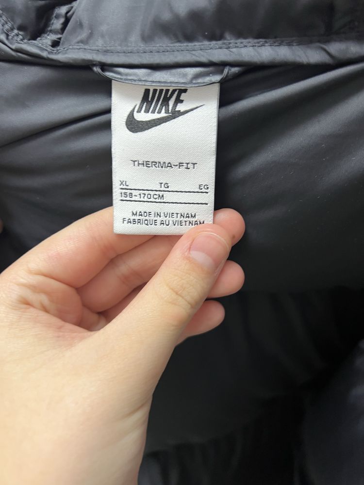 Geaca nike noua ,marimea XL