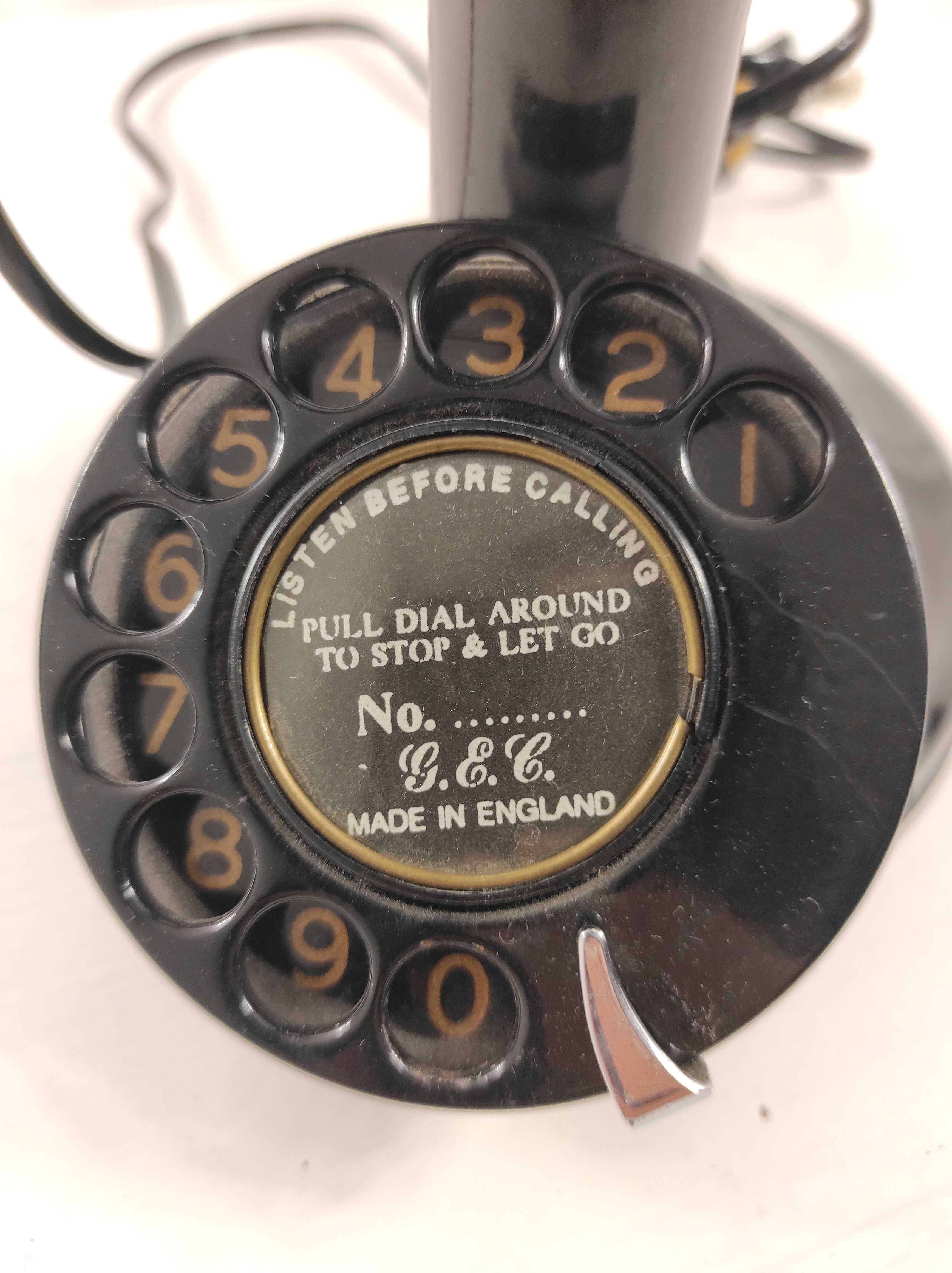 Telefon fix în stil antic, sfeșnic, cadran rotativ, alamă și negru