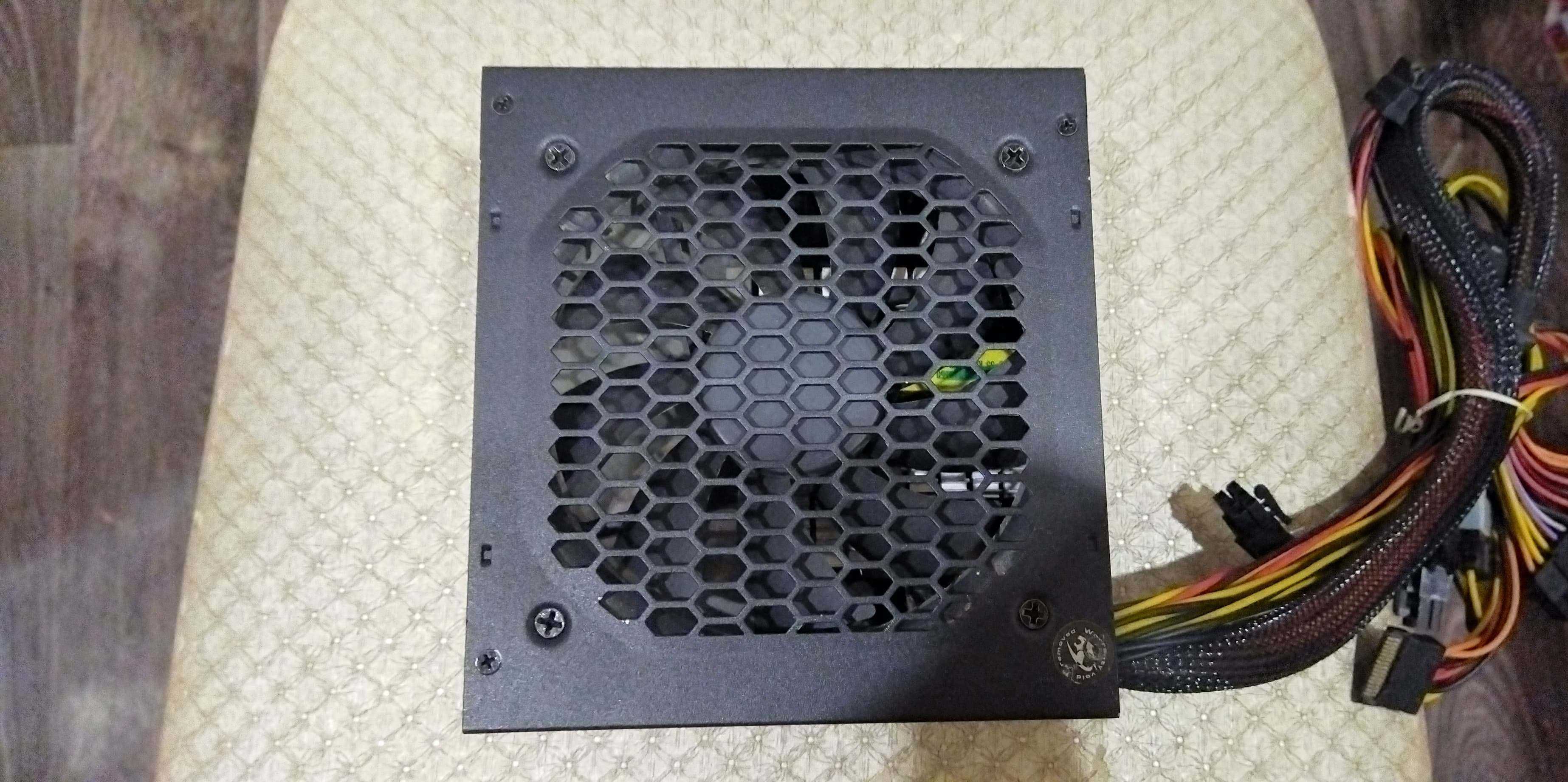 Блок питания Cougar STC 550w (не вскрывался), кулер работает тихо