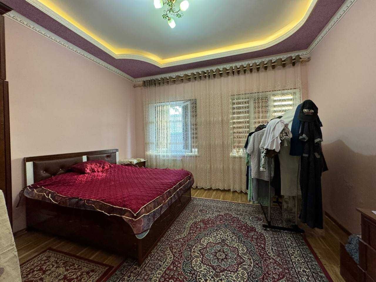 Tayyor hovli sotiladi 10 sotiq.