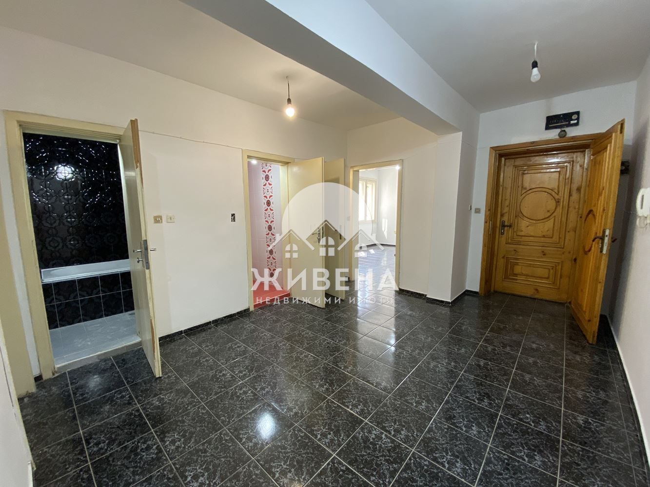 Продавам 4-стаен апартамент, кв. Възраждане 2, ЧЖП: 118 кв.м