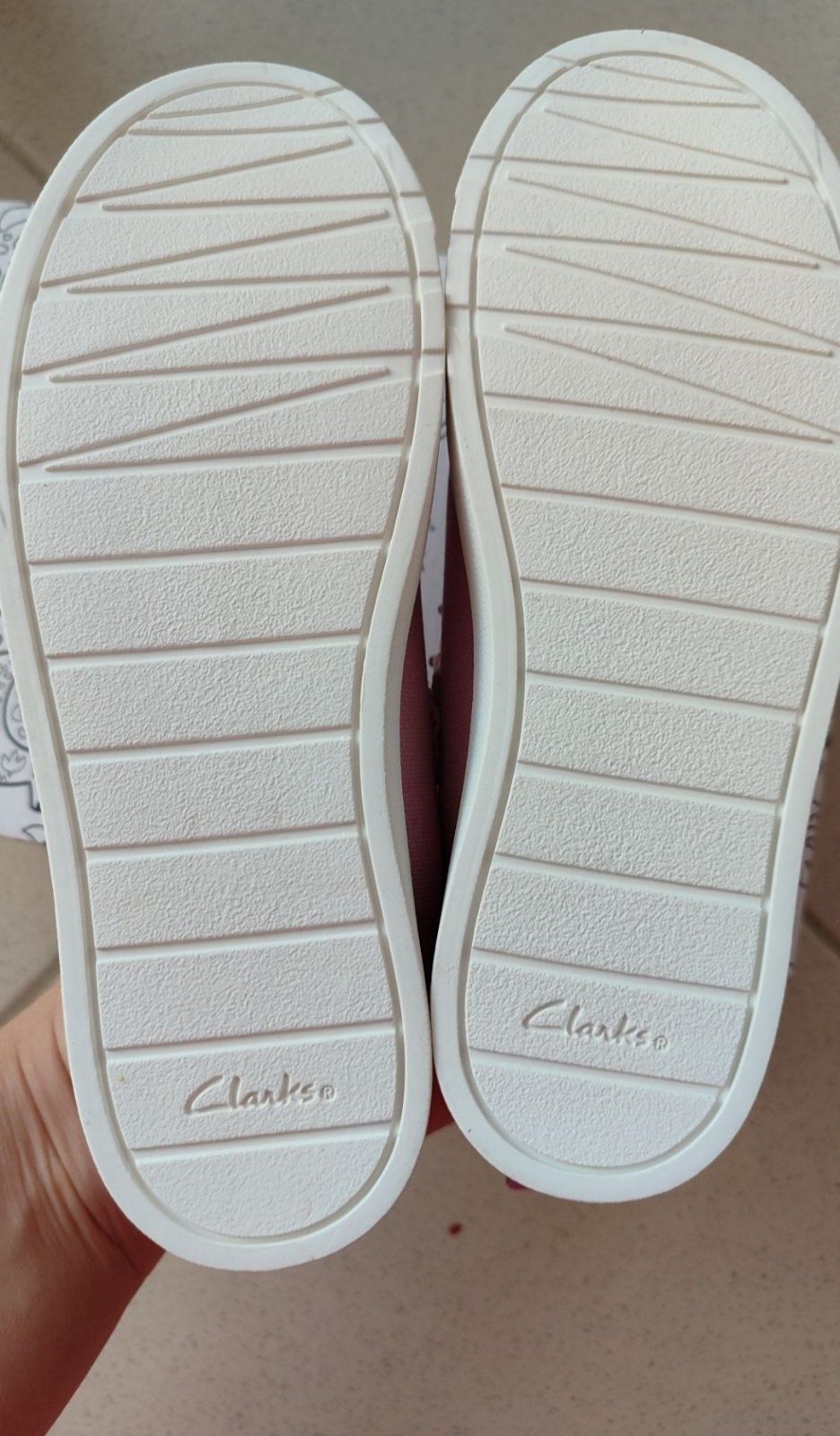 Нови Clarks спортни обувки/кецове за момиче, 33 номер