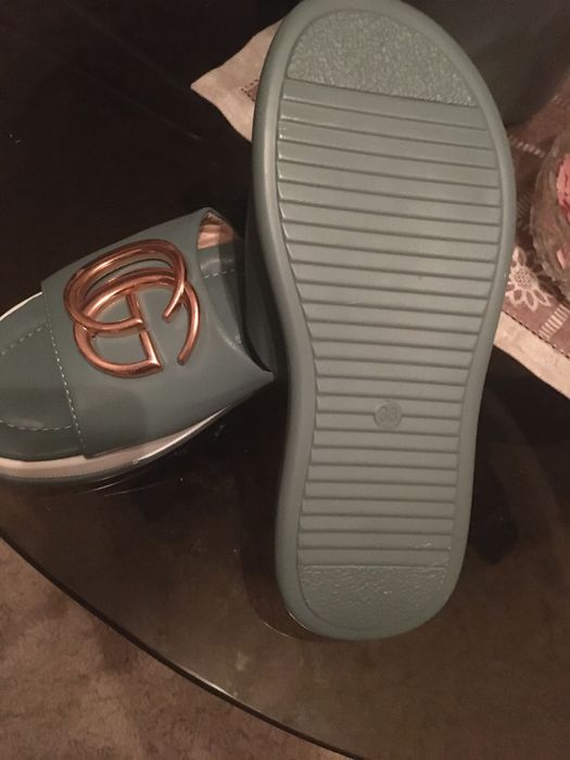 Продам новые шлепанцы