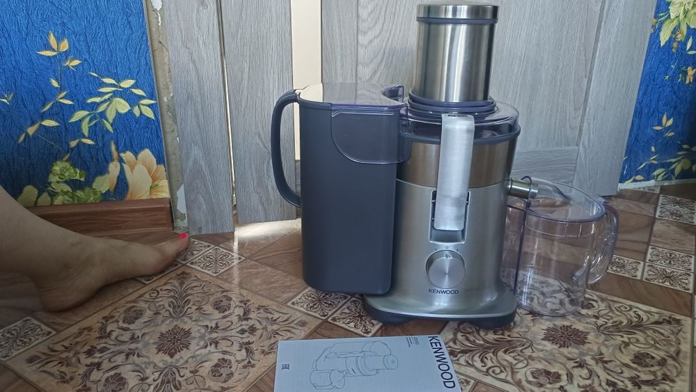 Соковыжималка Kenwood JE 850
