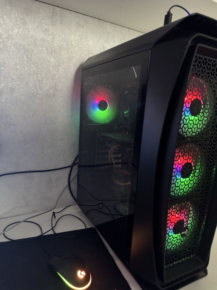 Продается игровой компьютер (+девайсы в подарок)