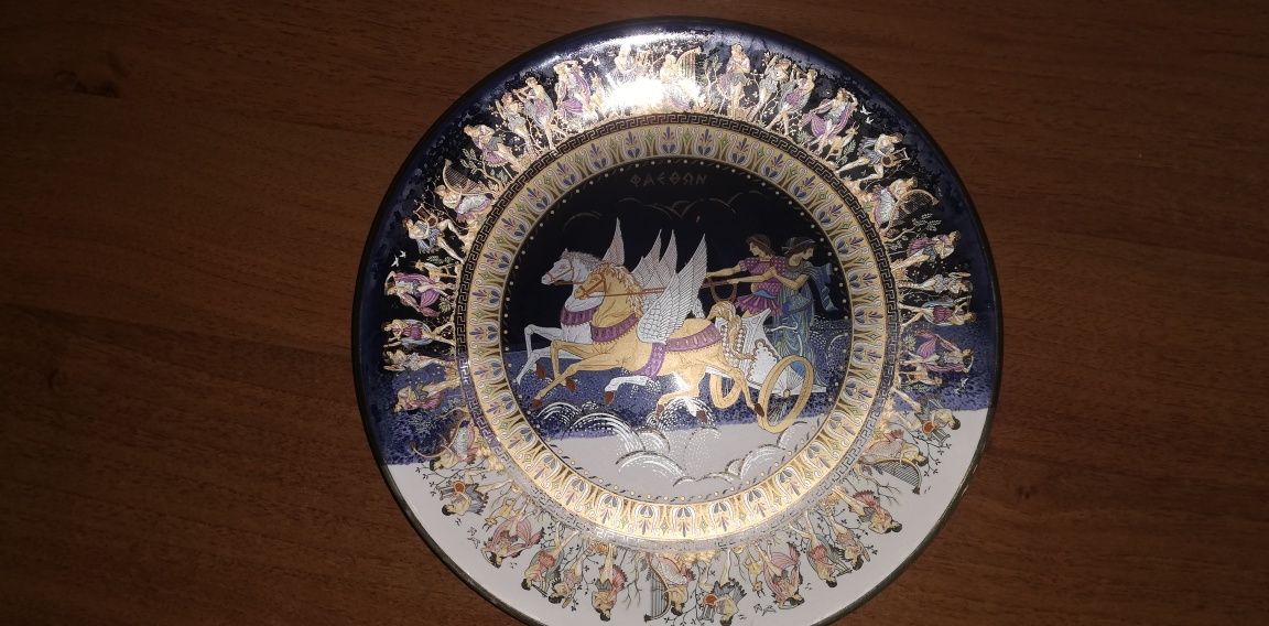 Продам сувенирную тарелку, покрыта 24 каратным золотом в отличном с.