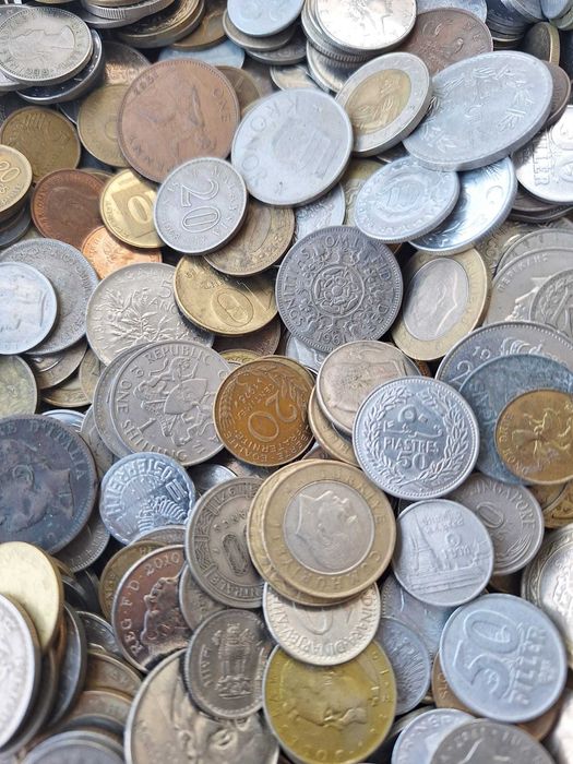 LOT 10 Kg monede straine diverse == peste 2000 bucati