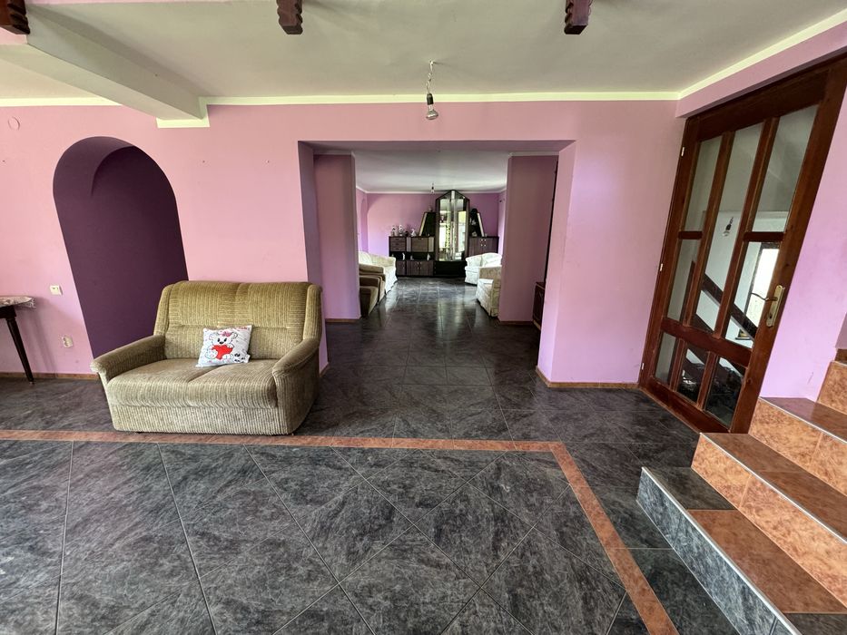 Casa, 330 mp si 1300 mp teren, Plopeni