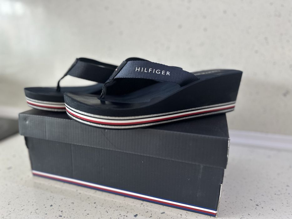 Чехли Tommy Hilfiger