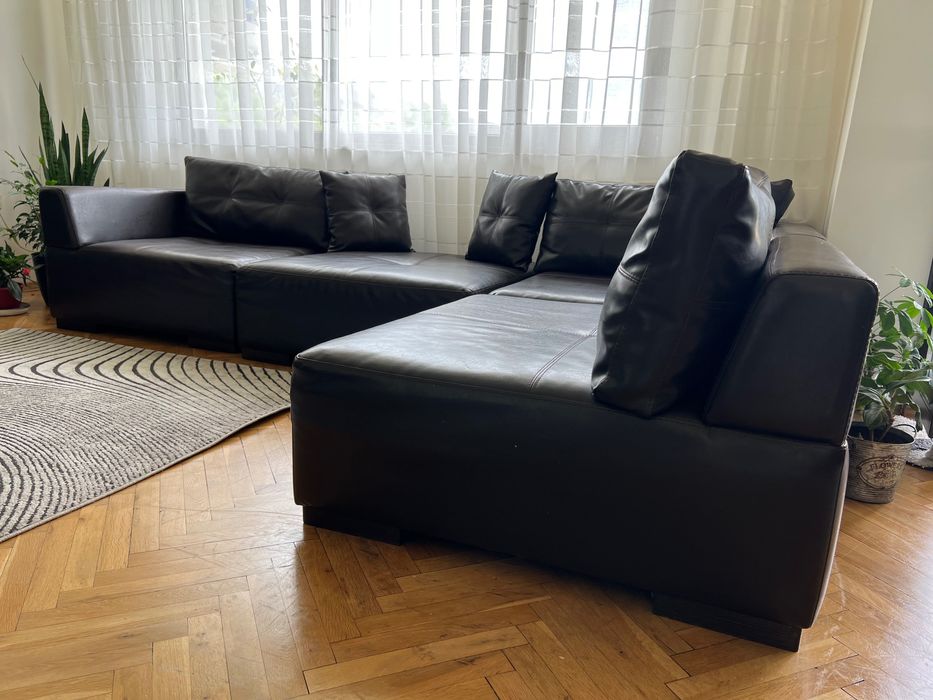 Кафяв, кожен диван