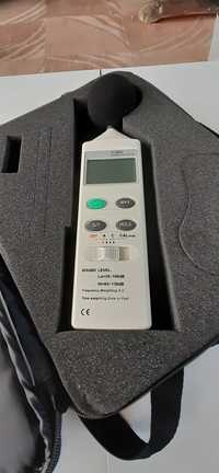 Апарат за измерване на децибели