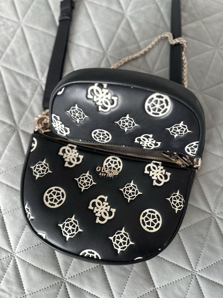Чанта Guess Deesa ползвана веднъж