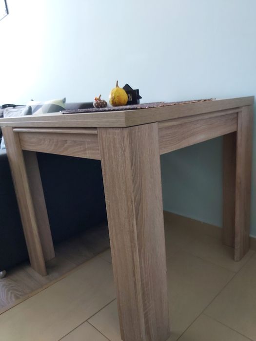 Разтегателна маса за хранене