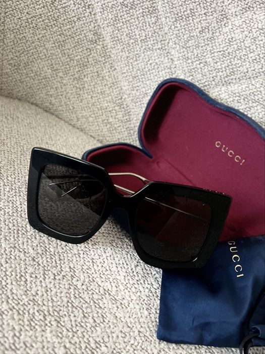 Vand ochelari de soare Gucci