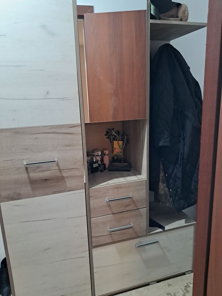 Продаю прихожую в хорошем состоянии,  размеры узнавайте по телефону,