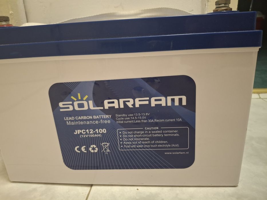 Продавам 2 бр. Карбонови Акумулатори 100А.