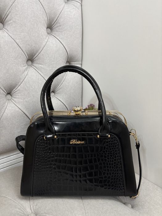 Продается сумка лаковая