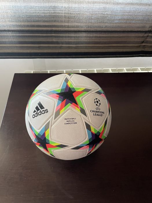 Футболна топка Adidas Champions League