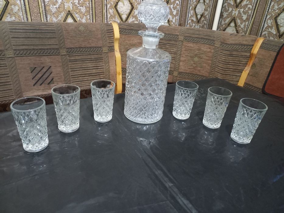 Набор хрустальный графин и шесть стопочек отличного качества