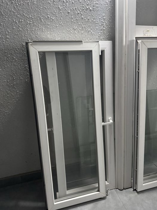 Продается пластиковые готовые окна на 3 м лоджию