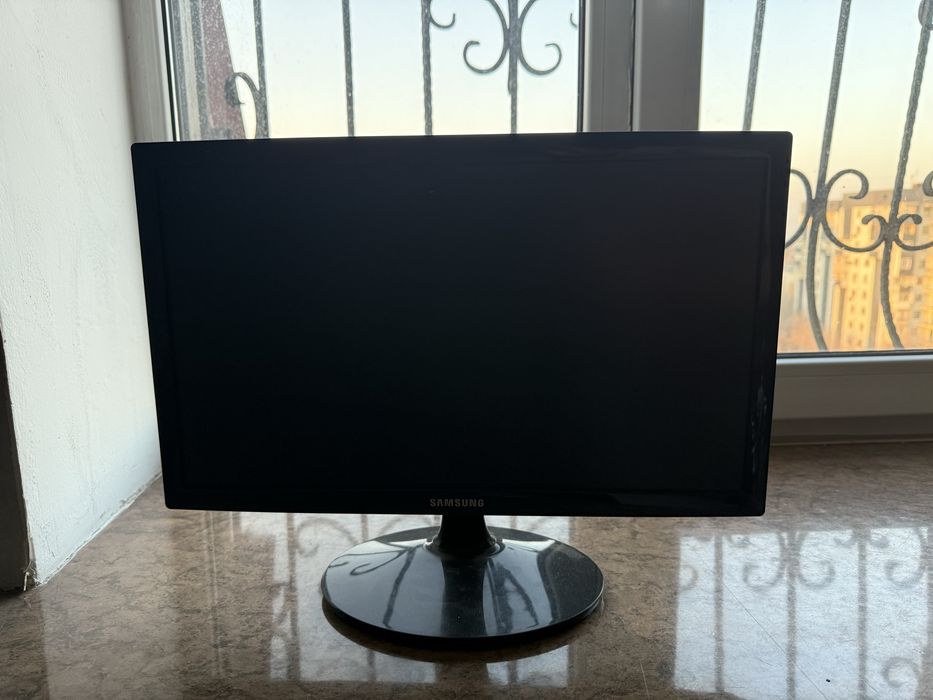 Монитор samsung …